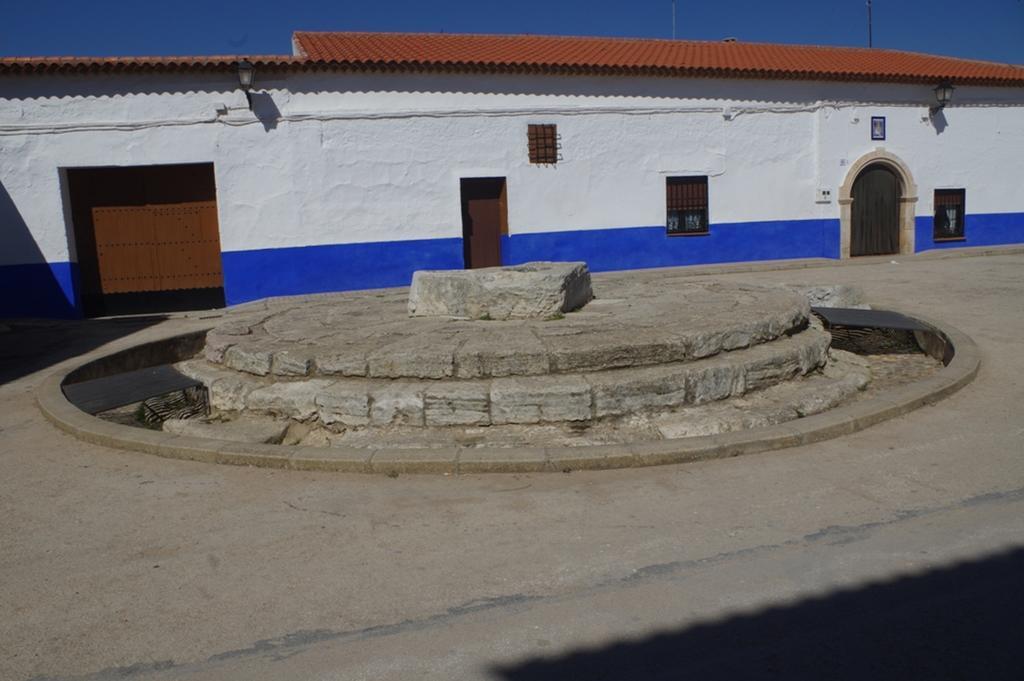Hospederia Casa De La Torre El Toboso Exterior photo